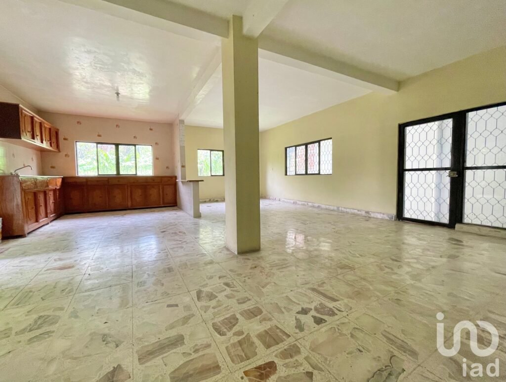 Venta de Casa con amplio jardín con árboles frutales, Temixco, Morelos