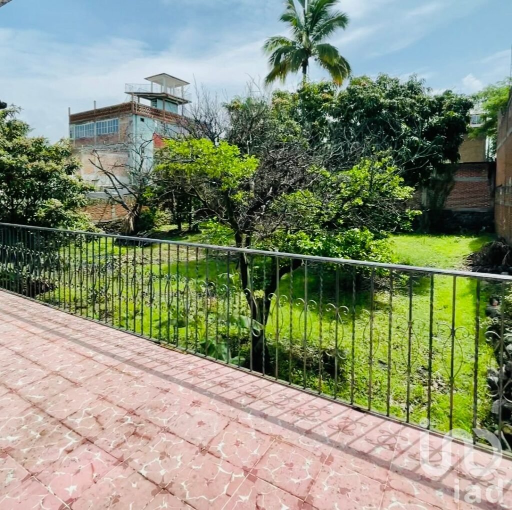 Venta de Casa con amplio jardín con árboles frutales, Temixco, Morelos