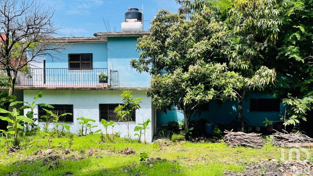Venta de Casa con amplio jardín con árboles frutales, Temixco, Morelos