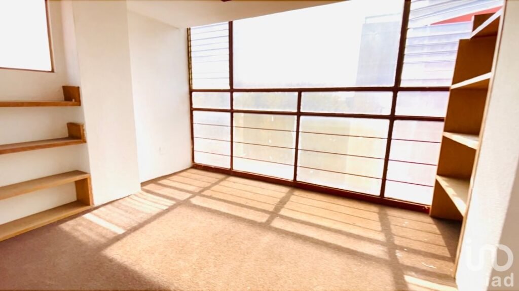 Oficina en Venta, sobre Avenida principal en la Col. Roma.