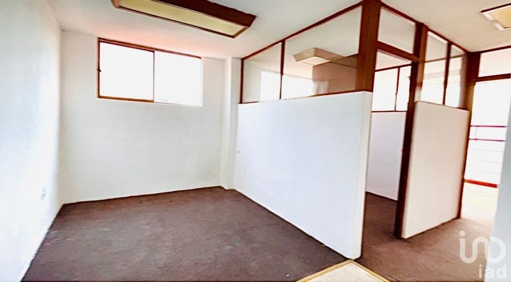 Oficina en Venta, sobre Avenida principal en la Col. Roma.