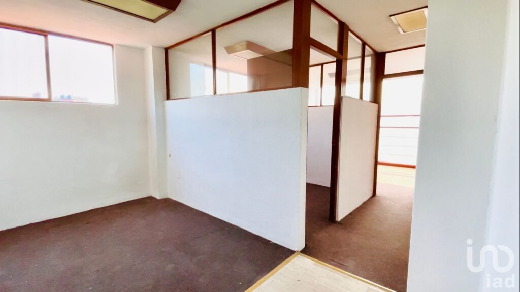 Oficina en Venta, sobre Avenida principal en la Col. Roma.