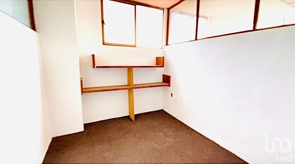 Oficina en Venta, sobre Avenida principal en la Col. Roma.