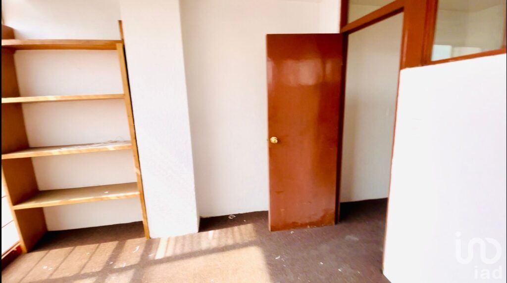 Oficina en Venta, sobre Avenida principal en la Col. Roma.