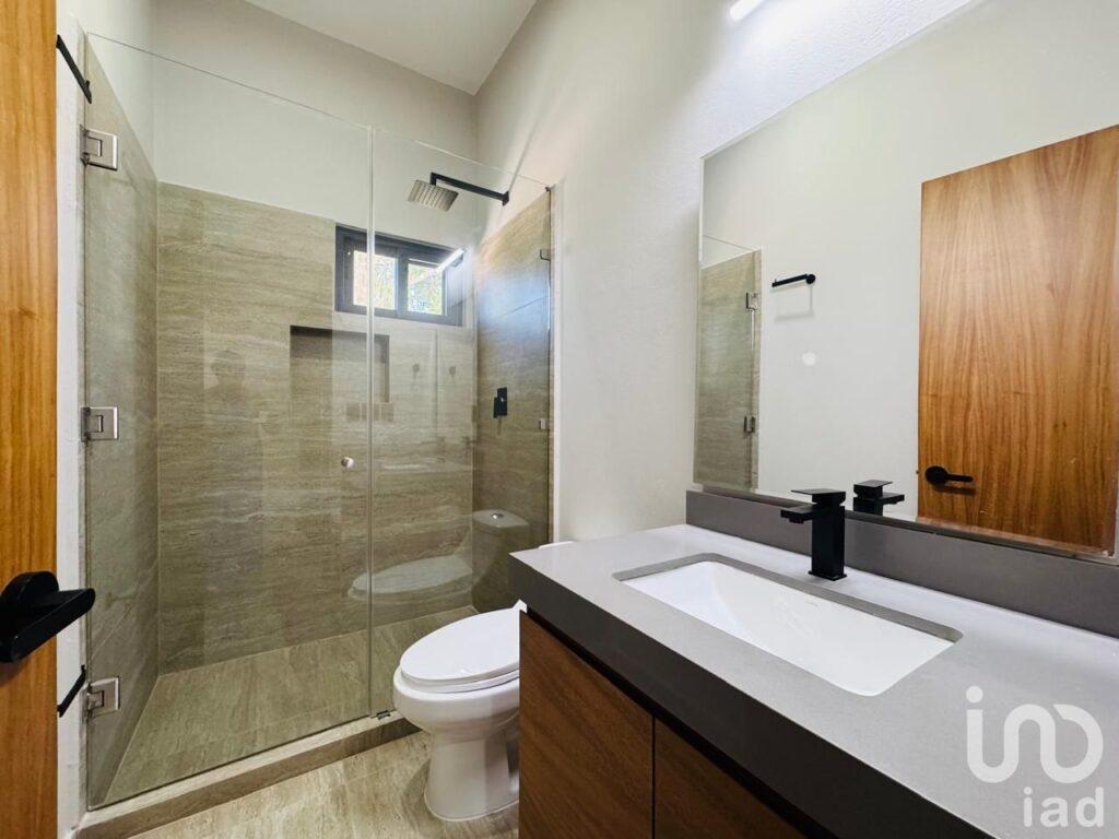 VENTA DE CASA EN RESIDENCIAL LAGOS DEL SOL CANCUN