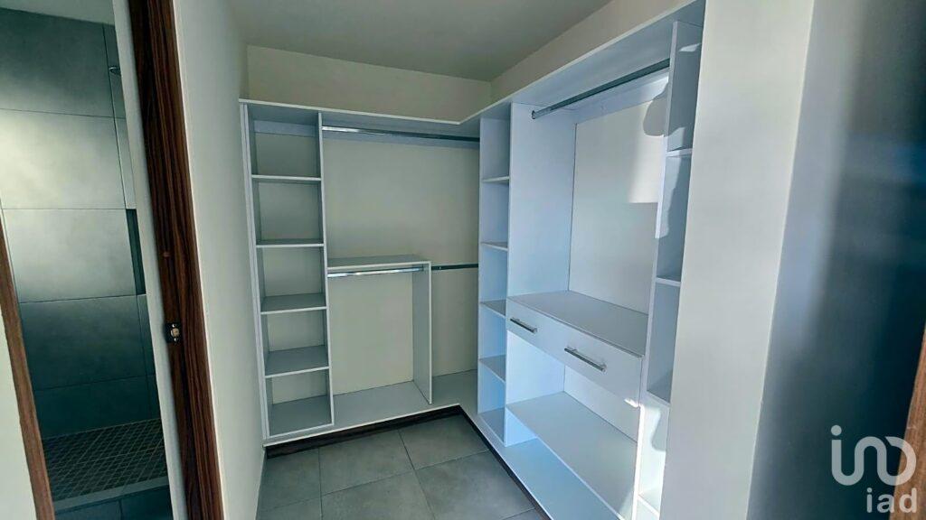 Casa de 3 recámaras en VENTA sobre Anillo Periférico en SGS