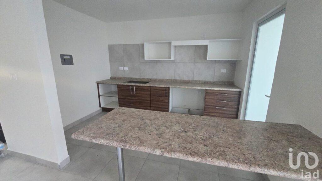 Casa de 3 recámaras en VENTA sobre Anillo Periférico en SGS