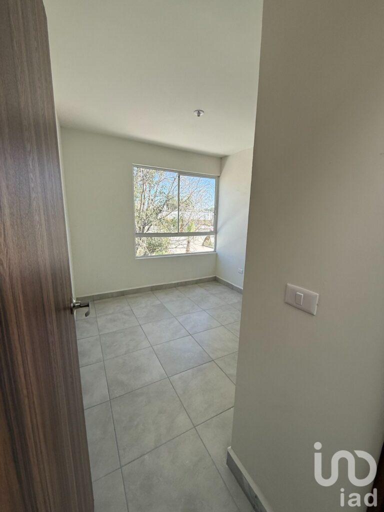 Casa de 3 recámaras en VENTA sobre Anillo Periférico en SGS