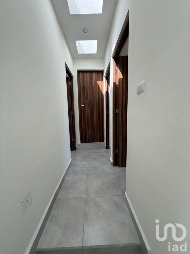 Casa de 3 recámaras en VENTA sobre Anillo Periférico en SGS