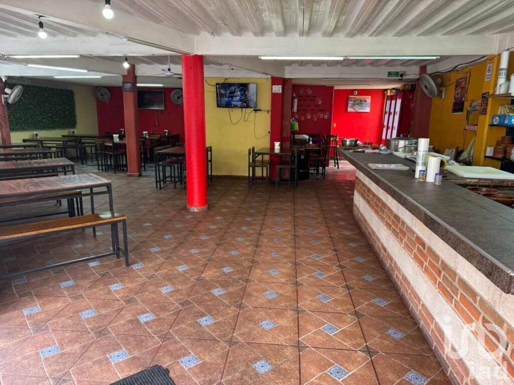 Casa con locales comerciales en Venta, Boulevares, Naucalpan