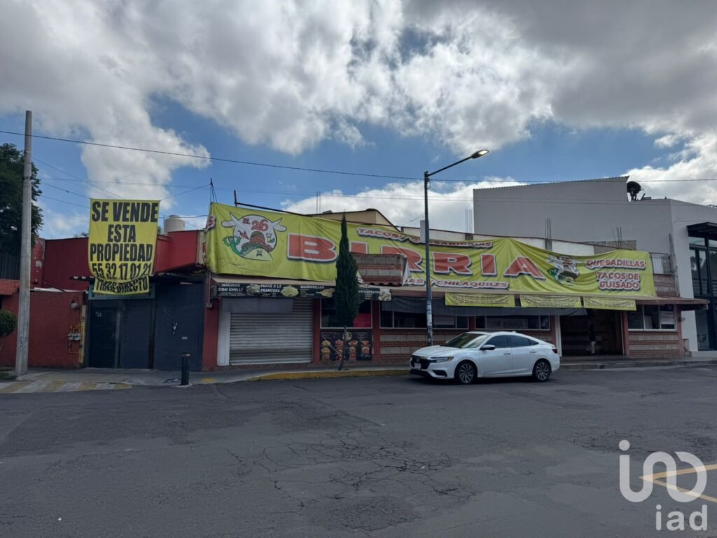 Casa con locales comerciales en Venta, Boulevares, Naucalpan