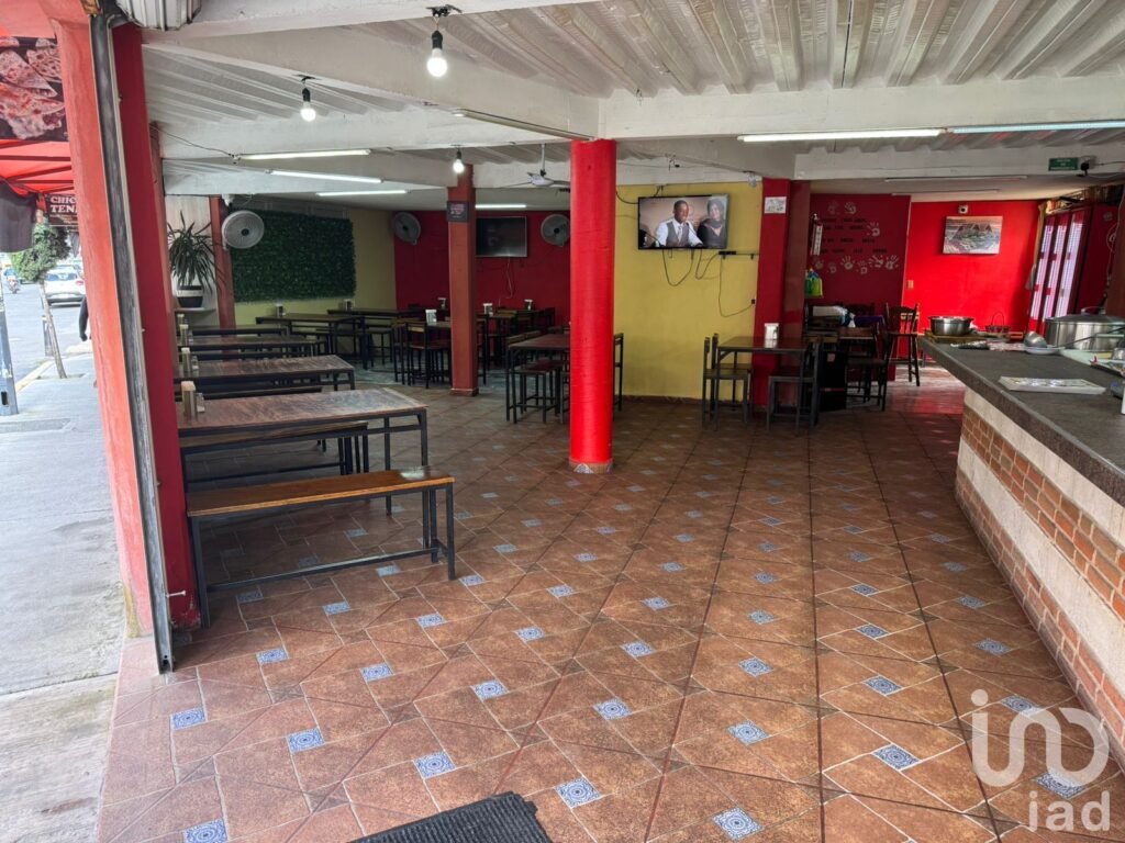 Casa con locales comerciales en Venta, Boulevares, Naucalpan