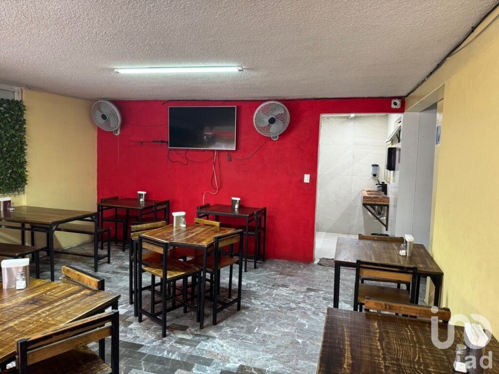 Casa con locales comerciales en Venta, Boulevares, Naucalpan