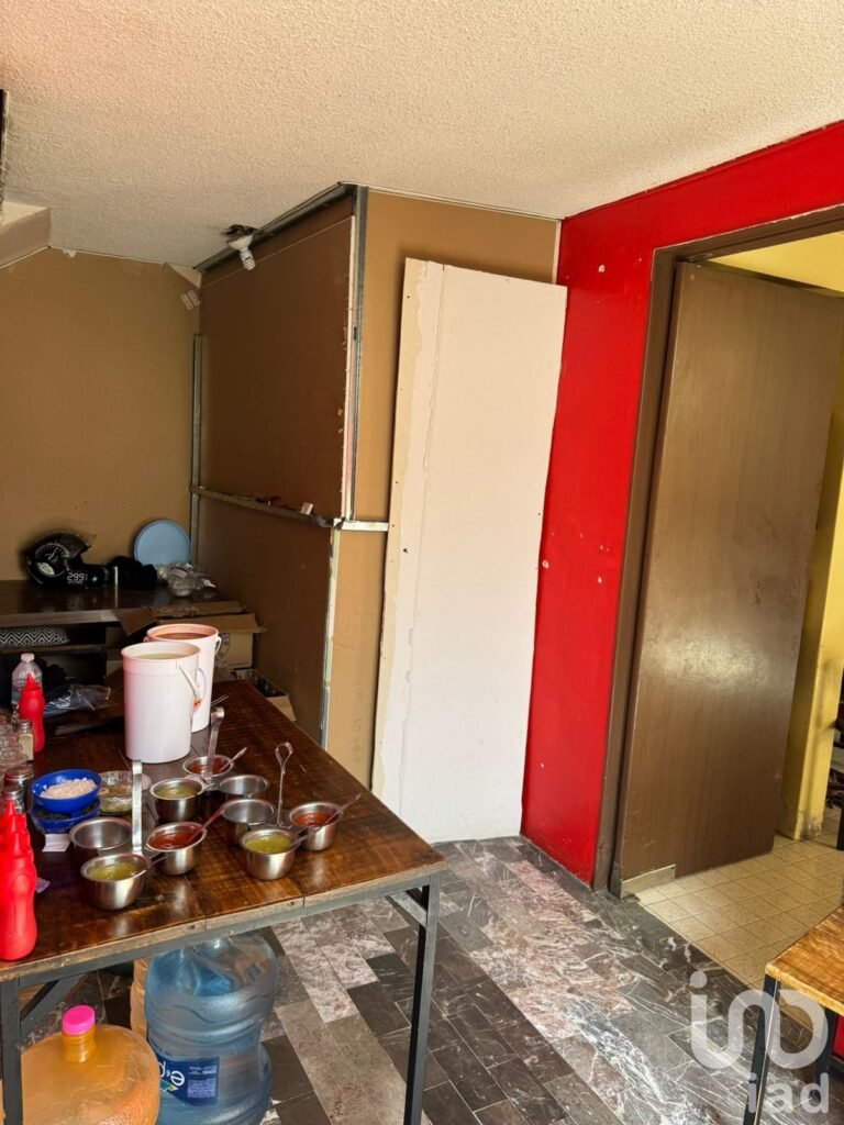 Casa con locales comerciales en Venta, Boulevares, Naucalpan