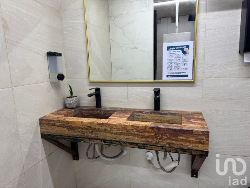 Casa con locales comerciales en Venta, Boulevares, Naucalpan