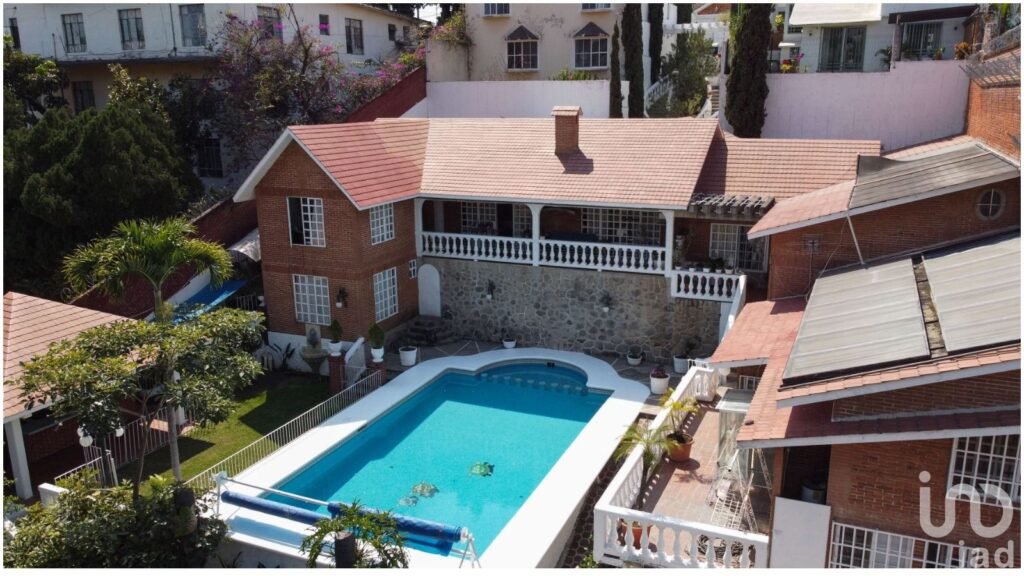 TU OASIS CON JARDÍN Y ALBERCA  EN LA PRADERA , CUERNAVACA VIVE EL ENCANTO DE ESTA CASA ....