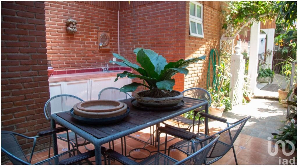 TU OASIS CON JARDÍN Y ALBERCA  EN LA PRADERA , CUERNAVACA VIVE EL ENCANTO DE ESTA CASA ....