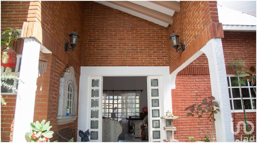 TU OASIS CON JARDÍN Y ALBERCA  EN LA PRADERA , CUERNAVACA VIVE EL ENCANTO DE ESTA CASA ....