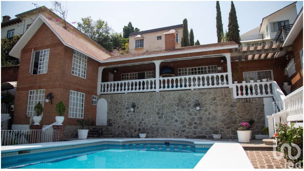 TU OASIS CON JARDÍN Y ALBERCA  EN LA PRADERA , CUERNAVACA VIVE EL ENCANTO DE ESTA CASA ....