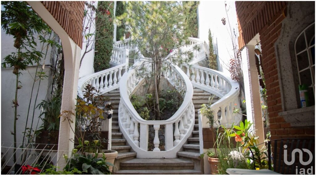 TU OASIS CON JARDÍN Y ALBERCA  EN LA PRADERA , CUERNAVACA VIVE EL ENCANTO DE ESTA CASA ....