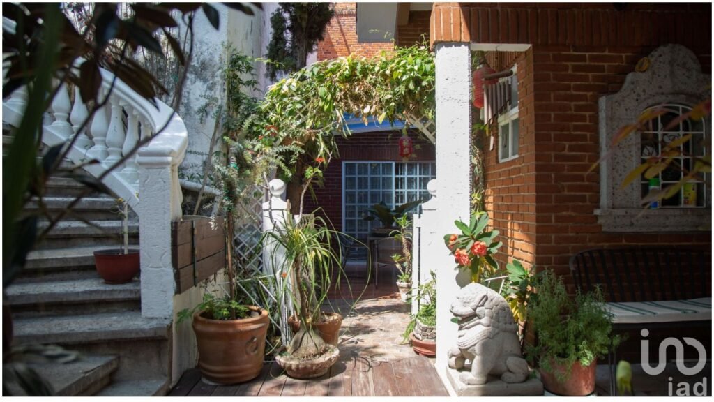 TU OASIS CON JARDÍN Y ALBERCA  EN LA PRADERA , CUERNAVACA VIVE EL ENCANTO DE ESTA CASA ....