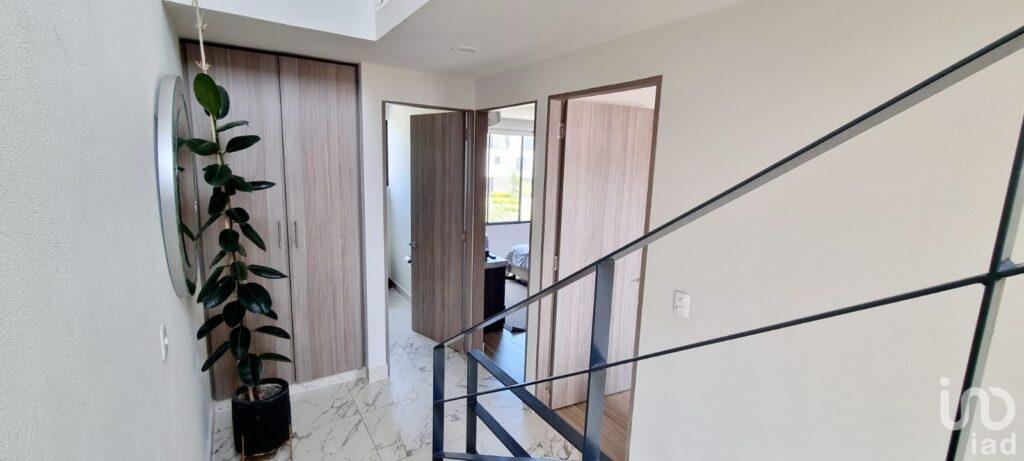 Casa en Venta de 3 Habitaciones, Alberca, 2 Estacionamientos con Seguridad 24hrs