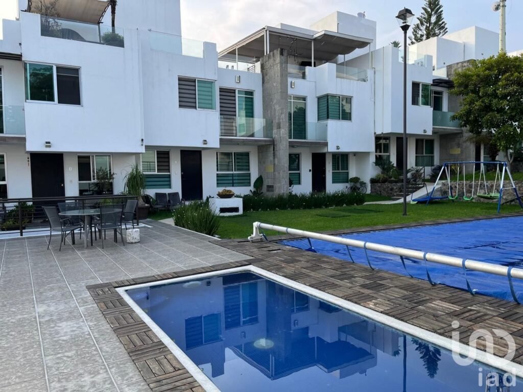 CASA EN CONDOMINIO VILLAS CUERNAVACA II EN VENTA CON ALBERCA EN EMILIANO ZAPATA LOMAS TRUJILLO