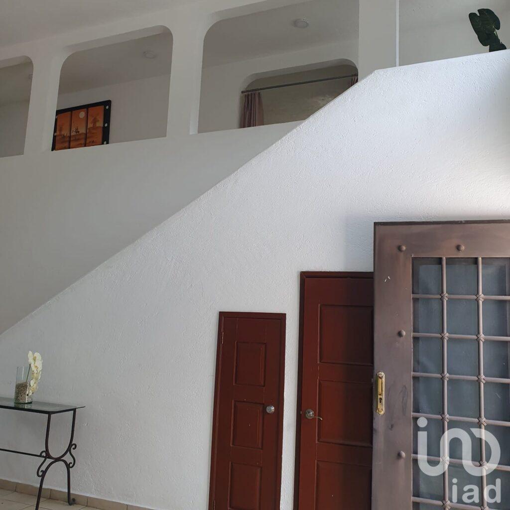 CASA EN VENTA EN FRACCIONAMIENTO JARDINES DE TLAYACAPAN