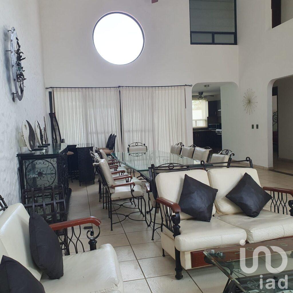 CASA EN VENTA EN FRACCIONAMIENTO JARDINES DE TLAYACAPAN