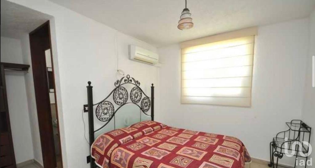 CASA EN VENTA EN FRACCIONAMIENTO JARDINES DE TLAYACAPAN