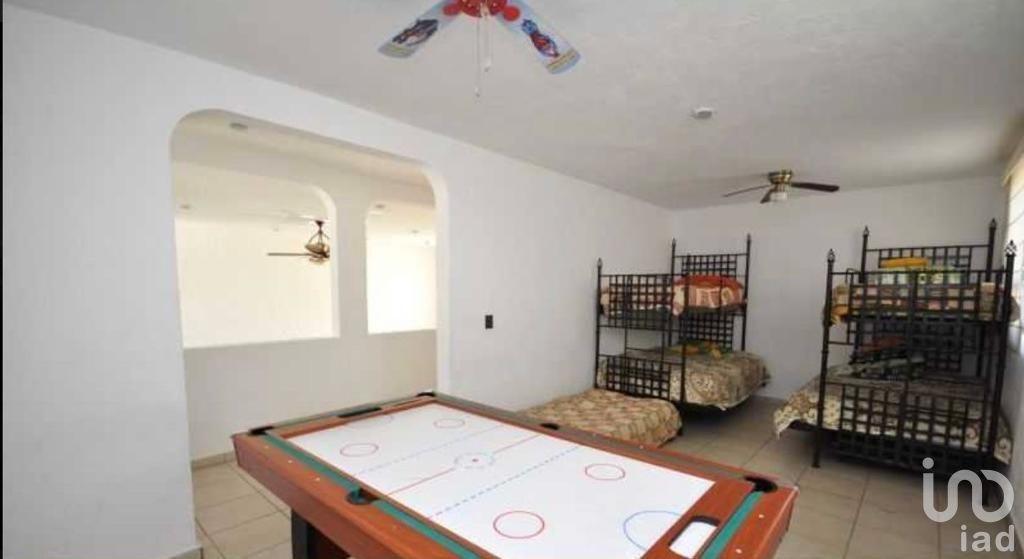 CASA EN VENTA EN FRACCIONAMIENTO JARDINES DE TLAYACAPAN