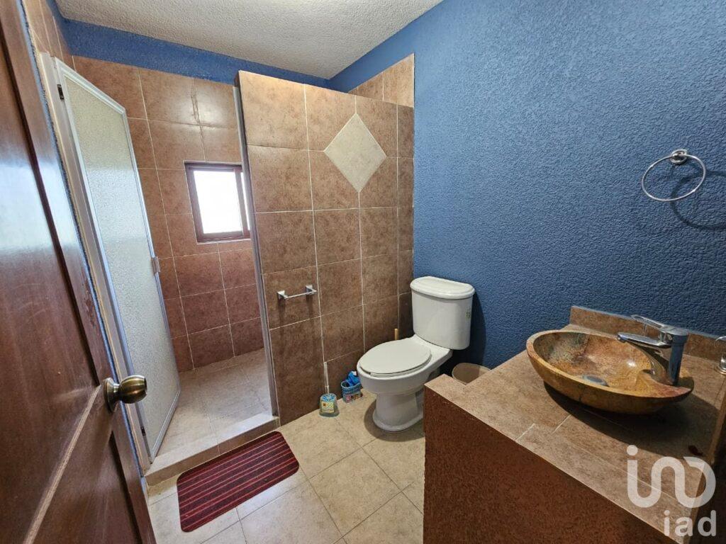 CASA EN VENTA EN FRACCIONAMIENTO JARDINES DE TLAYACAPAN