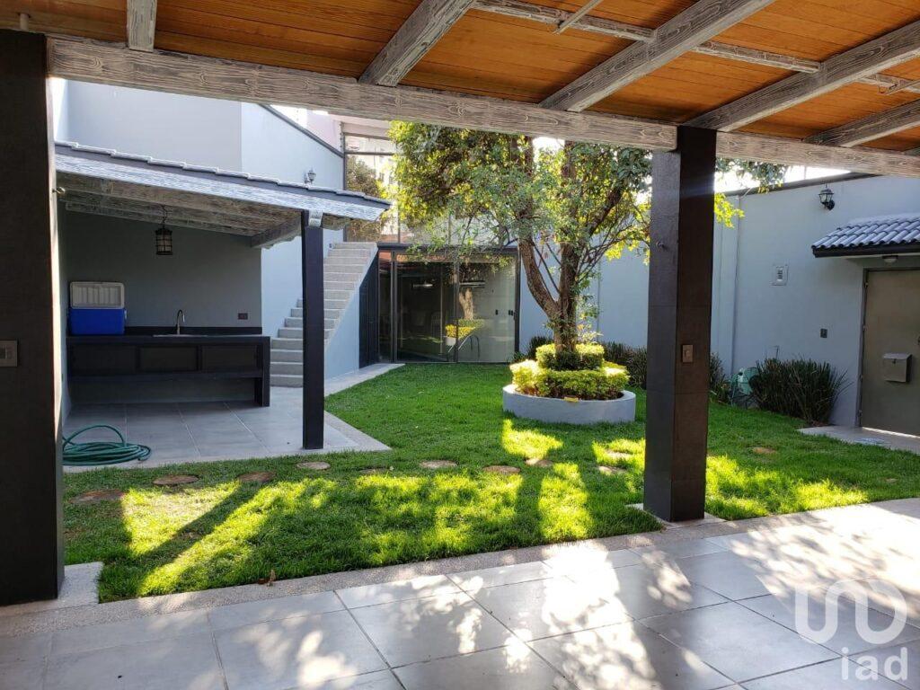 Casa en Venta col. las animas  con Alberca techada y cochera para 6 autos