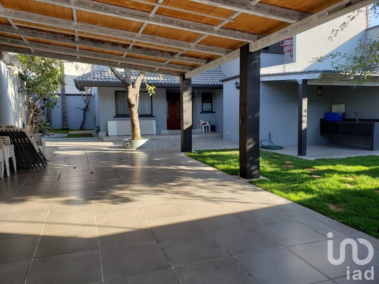 Casa en Venta col. las animas  con Alberca techada y cochera para 6 autos