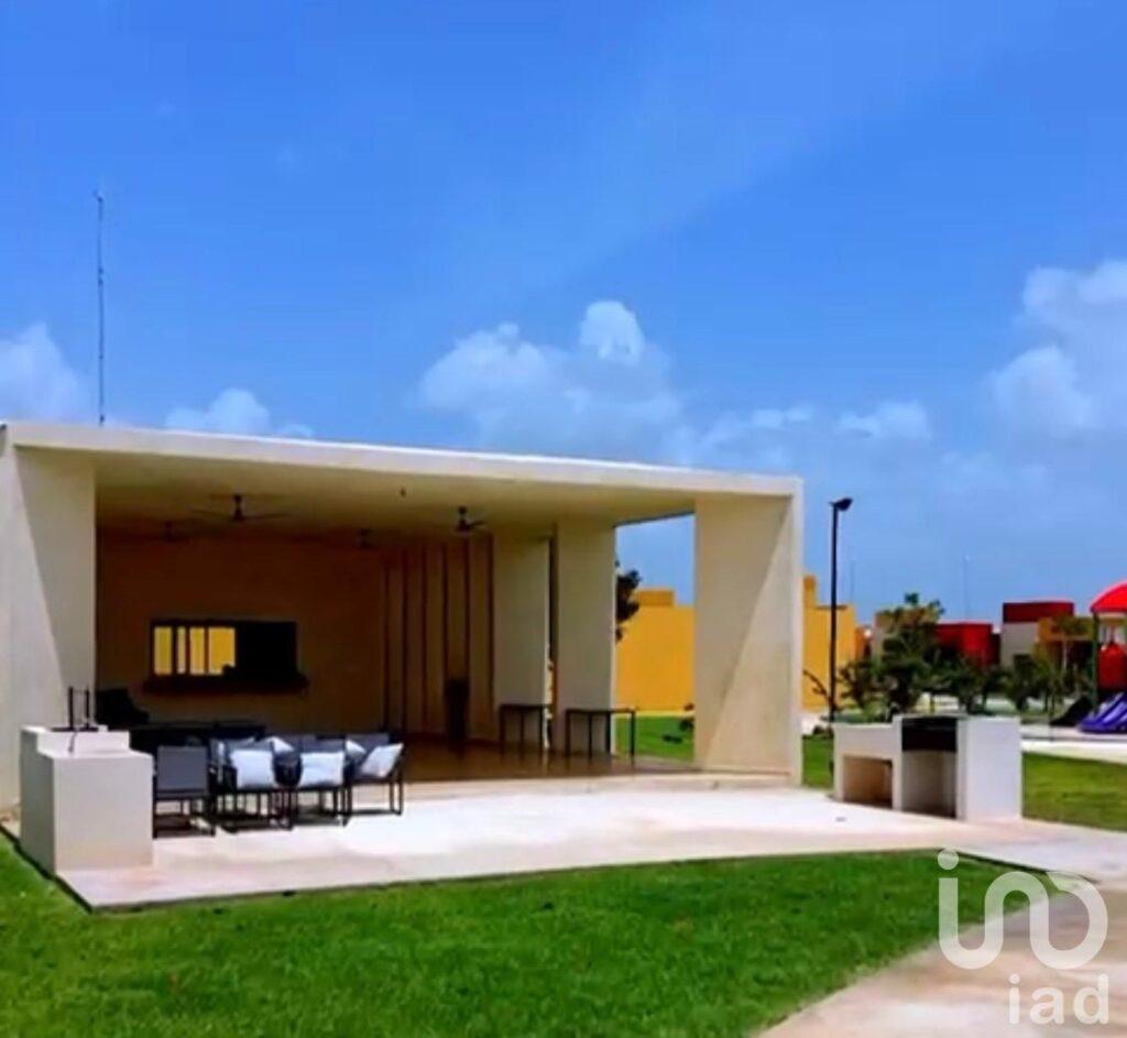 CASA EN VENTA 1 PLANTA EN CONKAL YUCATAN CON PANELES SOLARES
