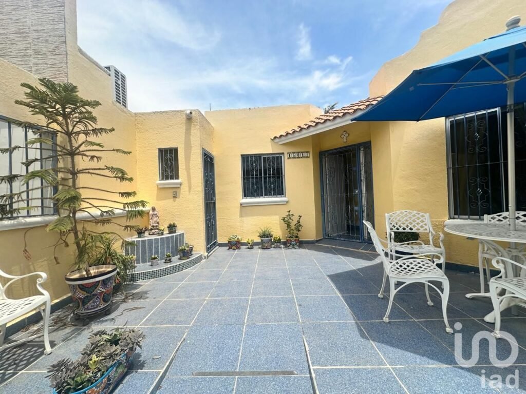 CASA DE UN NIVEL EN RENTA LOS SAUCES MAZATLAN SINALOA