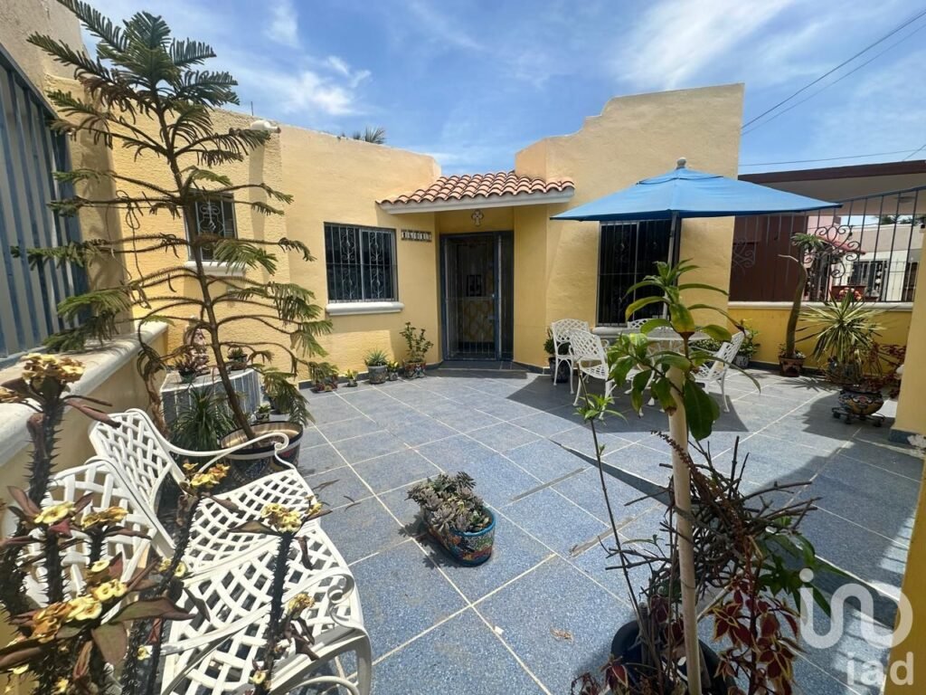 CASA DE UN NIVEL EN RENTA LOS SAUCES MAZATLAN SINALOA