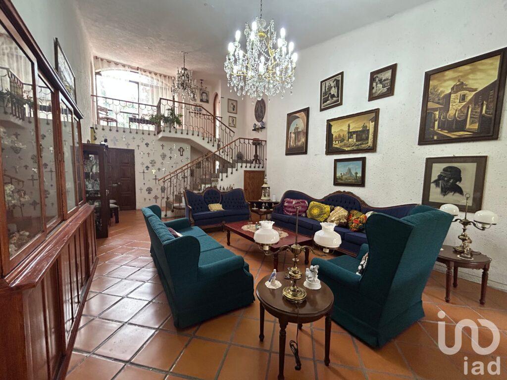 Casa en Fraccionamiento LOMAS DE CUERNAVACA