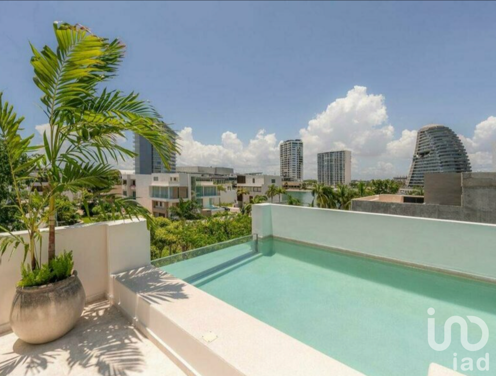VENTA DE CASA EN ZONA EXCLUSIVA DE PUERTO CANCUN