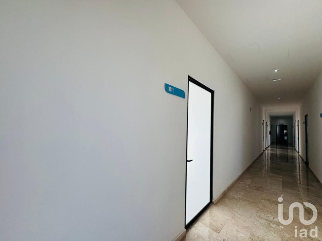 RENTA DE CONSULTORIO EN MASTER PLAZA AV 135 EN CANCUN