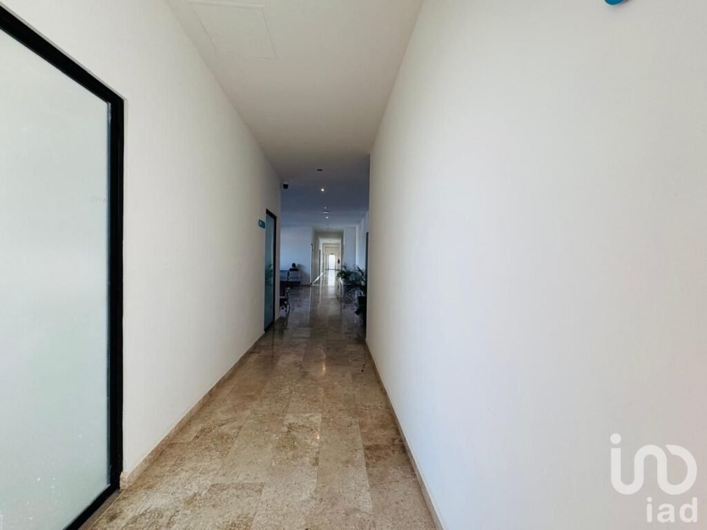 RENTA DE CONSULTORIO EN MASTER PLAZA AV 135 EN CANCUN