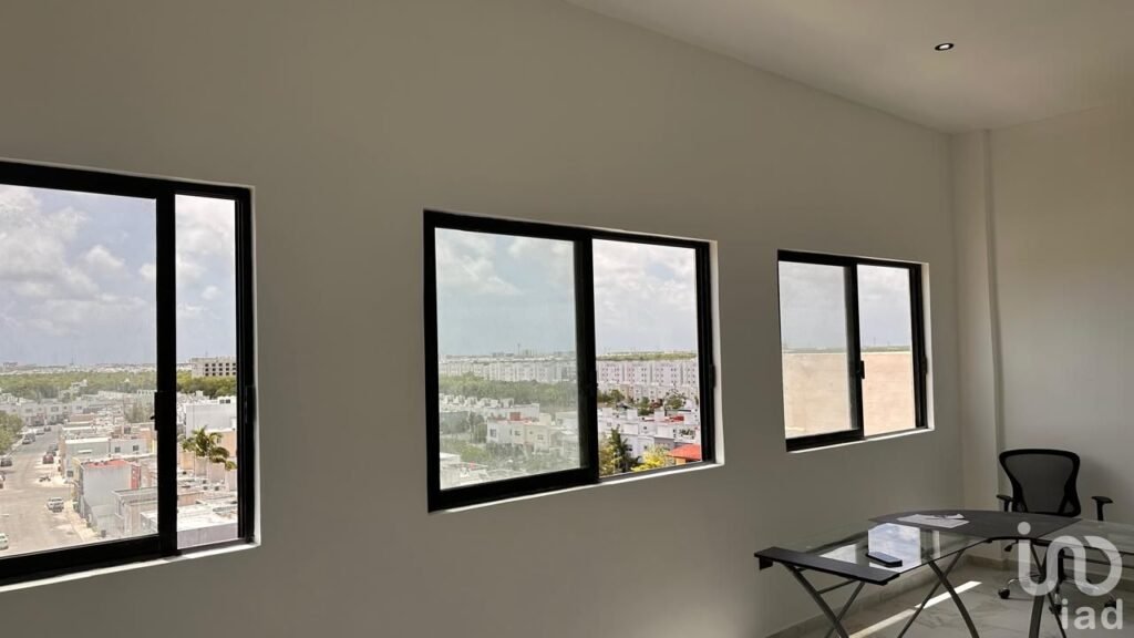 RENTA DE CONSULTORIO EN MASTER PLAZA AV 135 EN CANCUN