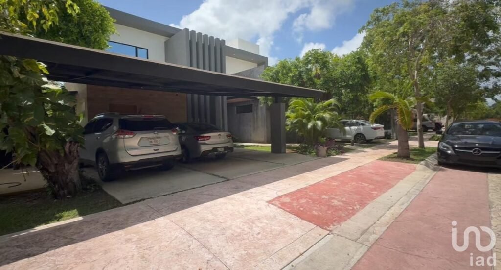 CASA EN VENTA EN RESIDENCIAL LAGOS DEL SOL EN CANCUN QUINTANA ROO