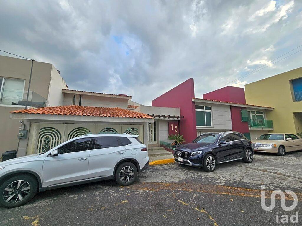 RESIDENCIA UBICADA DENTRO DEL CLUB CUICACALLI