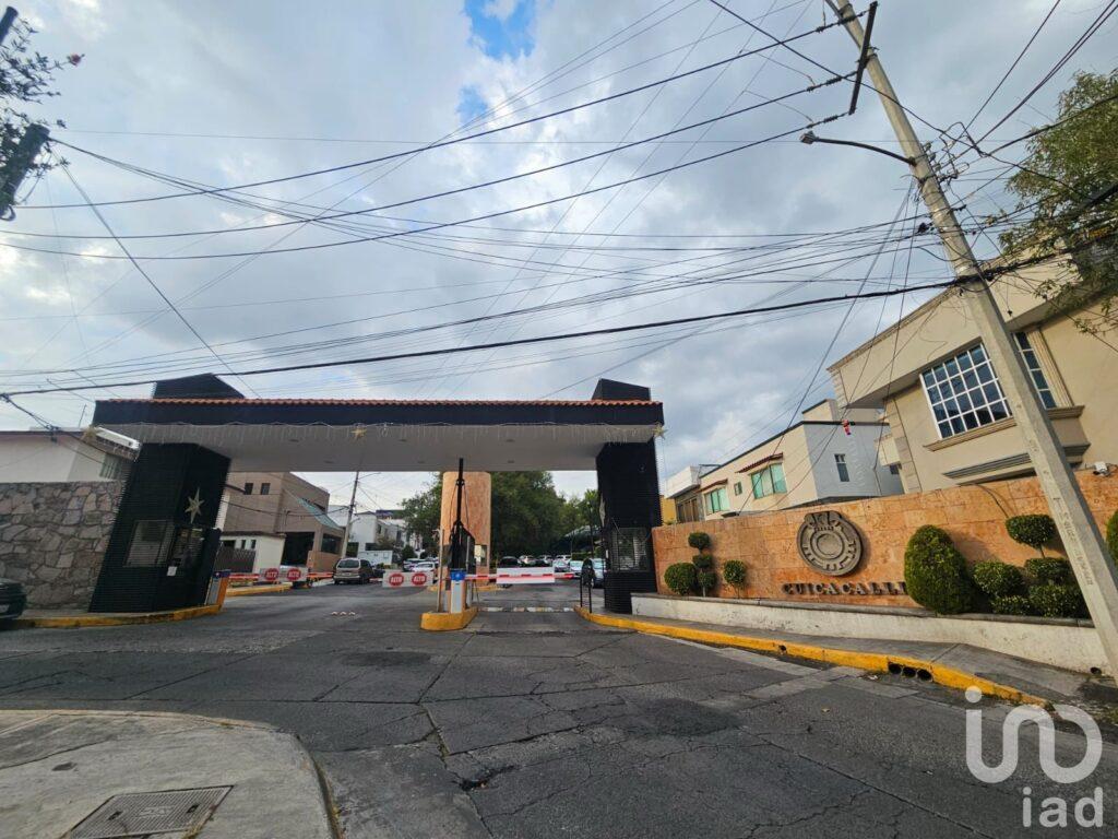 RESIDENCIA UBICADA DENTRO DEL CLUB CUICACALLI