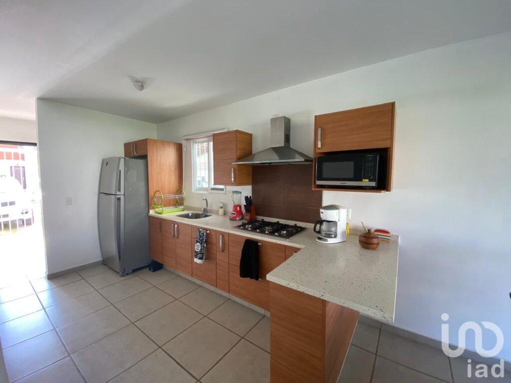 CASA EN VENTA AMUEBLADA  A 20 MINUTOS DE AJIJIC CON RECAMARA EN PLANTA BAJA