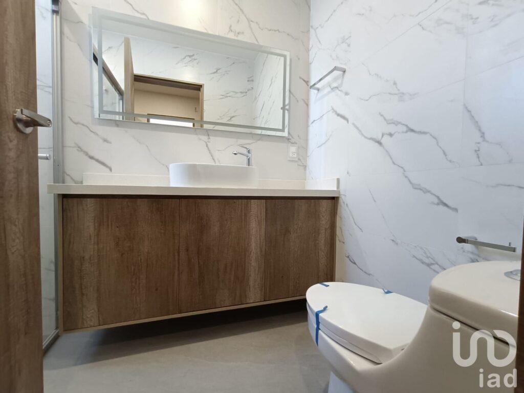 Casa en Venta en zona San Isidro con Roof Garden a 10 minutos de Costco periférico norte