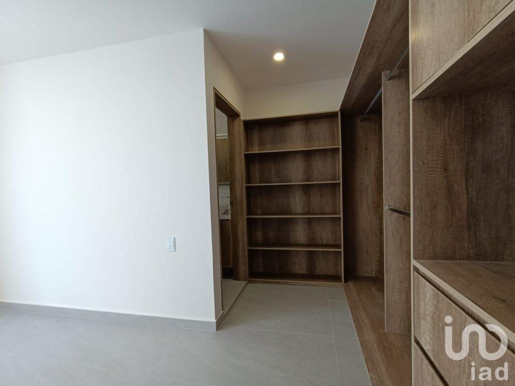 Casa en Venta en zona San Isidro con Roof Garden a 10 minutos de Costco periférico norte