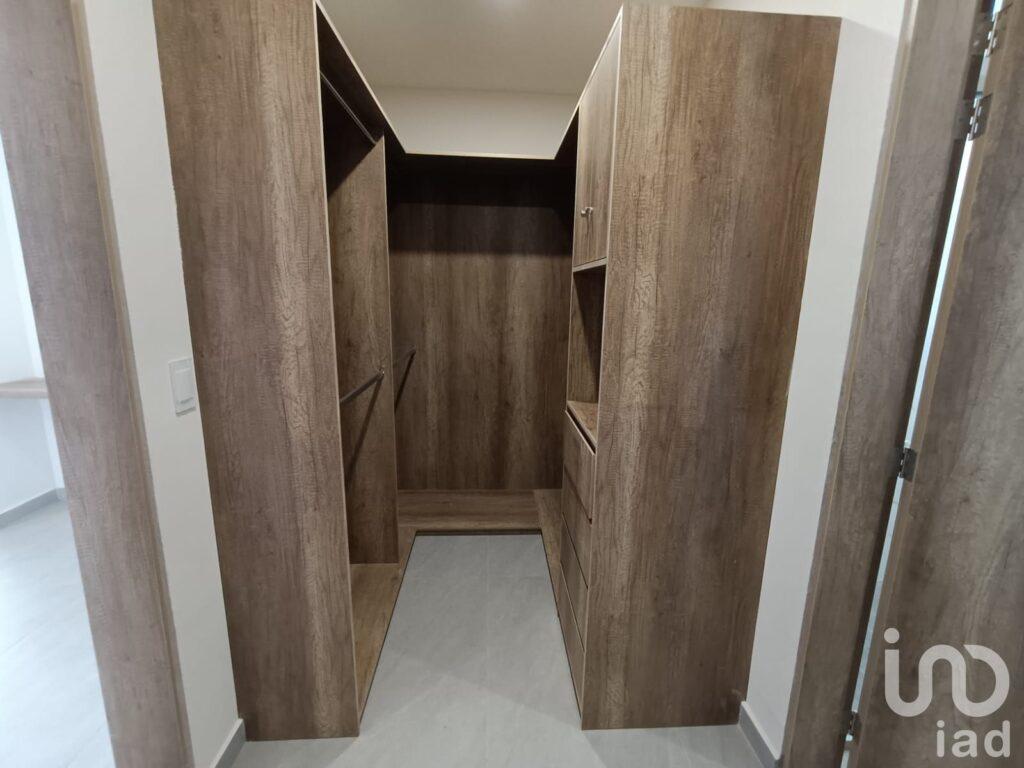 Casa en Venta en zona San Isidro con Roof Garden a 10 minutos de Costco periférico norte