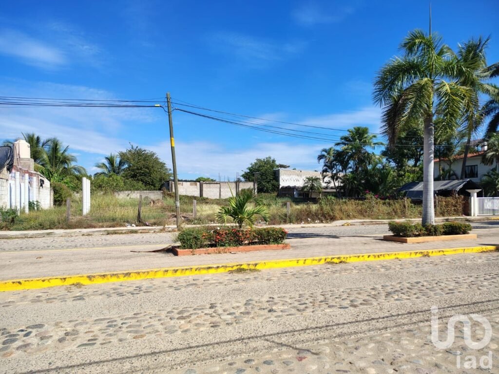 SE VENDE TERRENO COMERCIAL EN SAN JUAN DE ABAJO